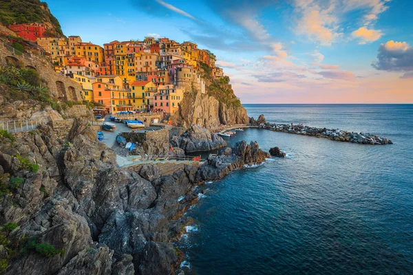 Spectaculaire Rotsachtige Waterkant Met Kleurrijke Badhuizen Manarola Dorp Bij Zonsondergang — Stockfoto