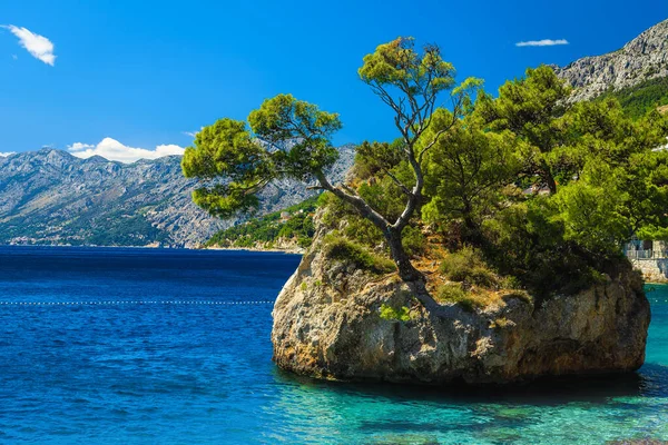 Wunderbare Landschaft Mit Sauberem Meer Und Der Berühmten Felseninsel Der — Stockfoto