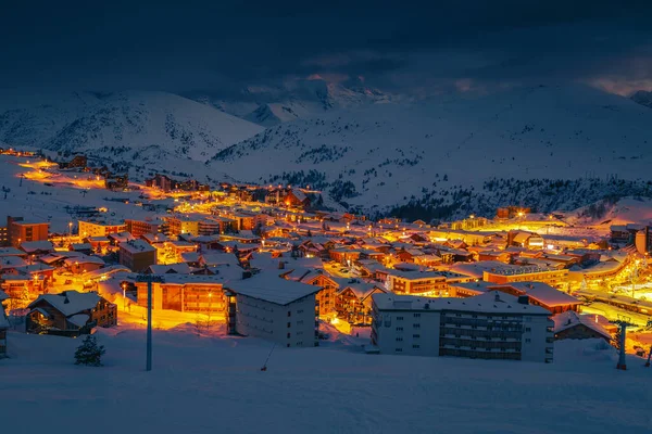 Fabulous Winter Ski Resort Cityscape Night Famous Travel Destination Snowy — Stock Photo, Image