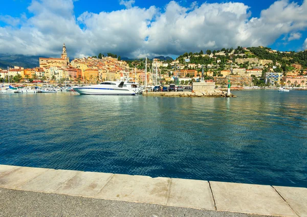 Wunderschönes Hafen- und Altstadtpanorama, Menton, Provence, Frankreich — Stockfoto