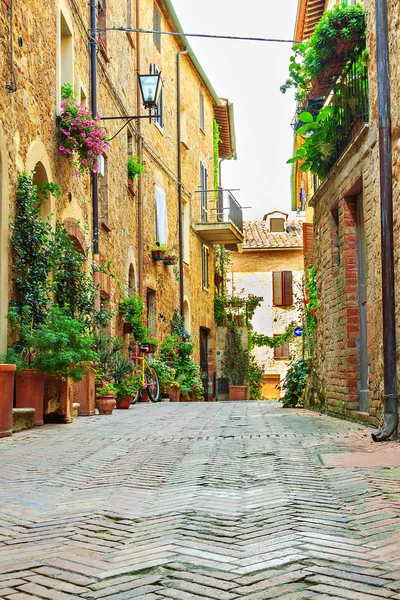 Smalle straat in de oude stad, Pienza, Toscane, Italië, Europa — Stockfoto