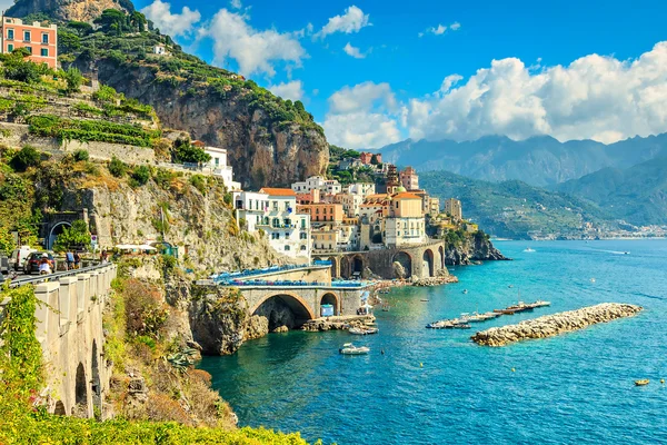 Panoramautsikt över Amalfi och hamnen, Italien, Europa — Stockfoto