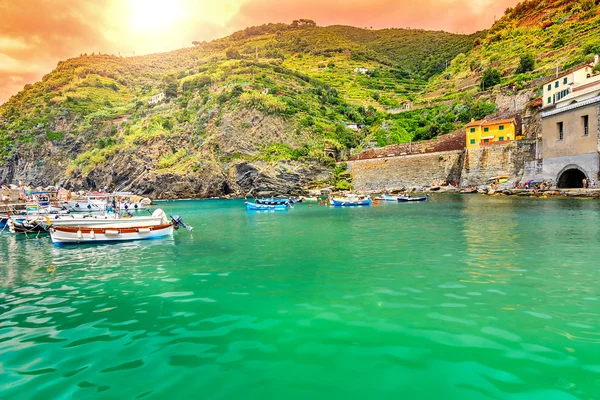 Wonderful sunrise and colorful boats, Vernazza village, Liguria, Italy, Europe — стоковое фото