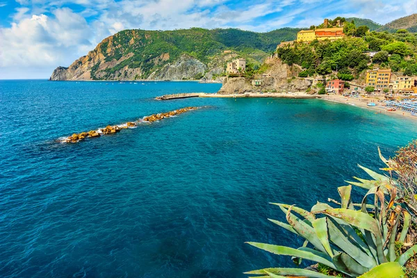 Monterosso Al Mare village på Cinque Terre-kusten i Italien, Europa — Stockfoto