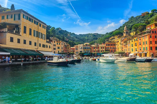 Portofino rybářská vesnice na letní den, Cinque Terre, Itálie — Stock fotografie