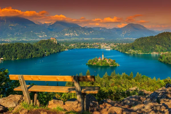 Rustplaats en panorama Lake Bled, Slovenië, Europa — Stockfoto