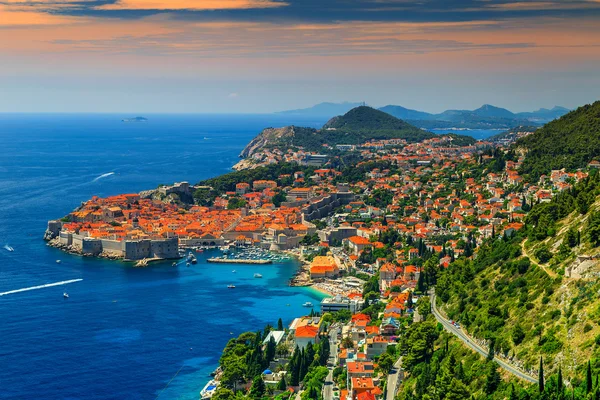 Schöner panoramablick auf die ummauerte stadt, dubrovnik, dalmatien, kroatien — Stockfoto