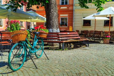 Ortaçağ street cafe bar, Sighisoara, Transilvanya, Romanya, Europe