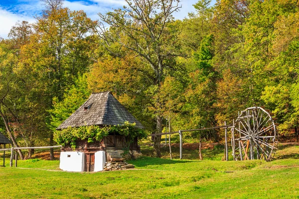 伝統的な農民の家、アストラ民族村博物館、ルーマニア ・ シビウ欧州 — ストック写真
