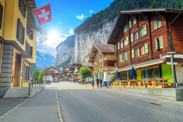 Słynnej miejscowości Lauterbrunnen i wodospadu Staubbach, Oberland Berneński, Szwajcaria — Zdjęcie stockowe