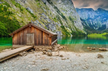 Tekne dok Obersee dağ Gölü üzerinde Berchtesgaden, Bavyera, Almanya, Europe