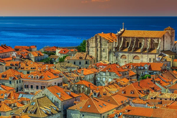 Ciudad vieja de Dubrovnik panorama de las murallas de la ciudad, Croacia —  Fotos de Stock