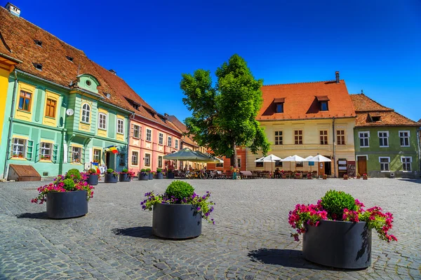 Medieval street café bar, Sighisoara, Transilvania, Rumania, Europa —  Fotos de Stock