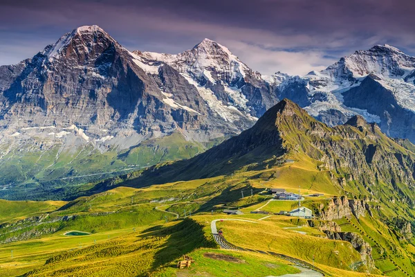 门利兴山站、 伯尔尼高地，瑞士，欧洲著名的旅游胜地 — 图库照片