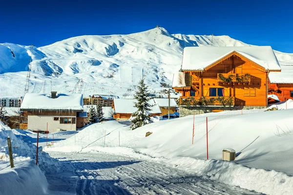 Estación de esquí mágico en los Alpes, La Toussuire, Francia, Europa — Foto de Stock