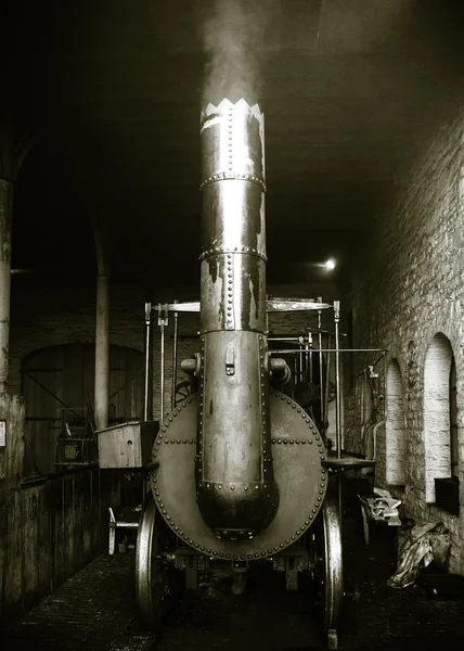 Old Steam Engine In a Locomotive shed — Stock Photo, Image