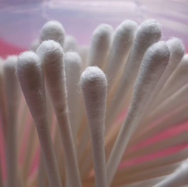 Pamuklu çubuklar, kişisel hijyen ürünleri.                   