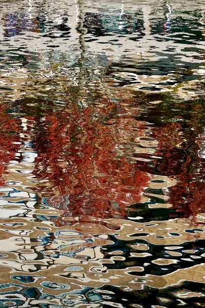 Abstrakte Spiegelung Wasser — Stockfoto