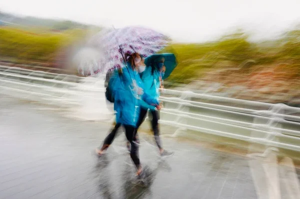 Personas Calle Con Paraguas Días Lluvia Bilbao España — Foto de Stock