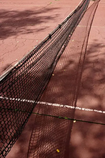 Gammal Övergiven Tennisbana Sportutrustning — Stockfoto