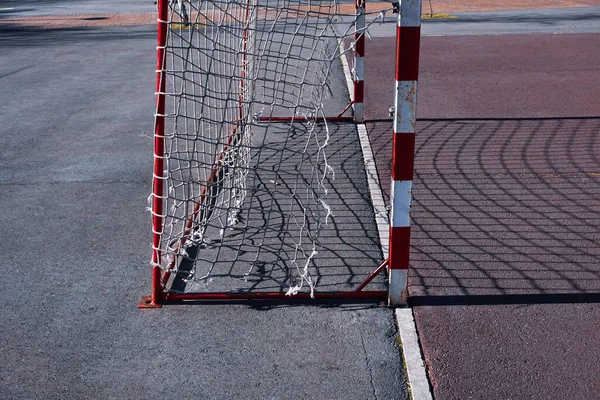 旧的街头足球目标体育用品 — 图库照片