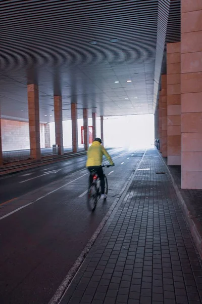 Defokussierter Radfahrer Auf Der Straße Bilbao Spanien — Stockfoto