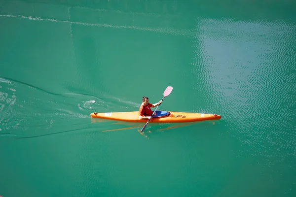 Pessoas Canoa Rio Bilbau Espanha — Fotografia de Stock