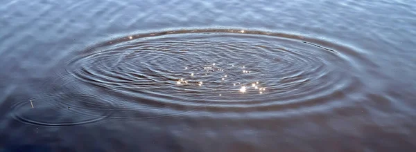 Beautiful Water Lake Splashing Water Ripples Surface Clouds Sky Reflections — Stock Photo, Image