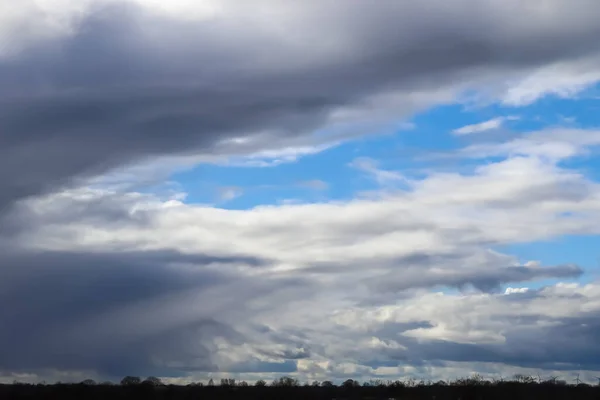 Atemberaubendes Gemischtes Wolkenbildungspanorama Einem Tiefblauen Sommerhimmel — Stockfoto