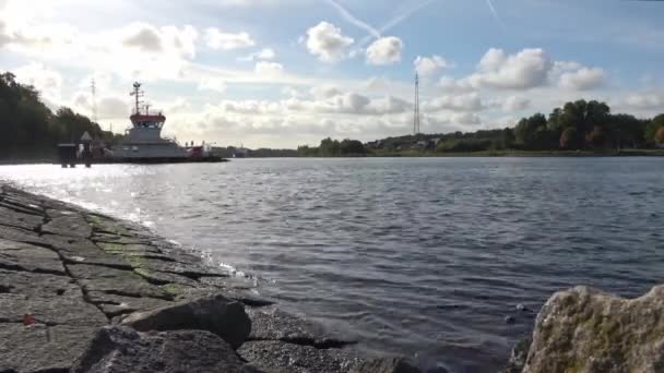 Časová Prodleva Velkých Nákladních Lodí Trajektu Přes Kanál Kiel Německu — Stock video