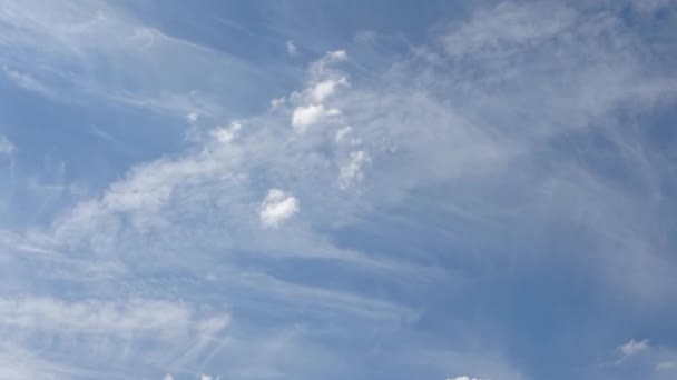 Imagens Lapso Tempo Belas Nuvens Cirrus Desaparecendo Céu Por Sol — Vídeo de Stock