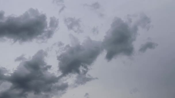 雷雨の前に集まる暗い雲の時間経過 — ストック動画