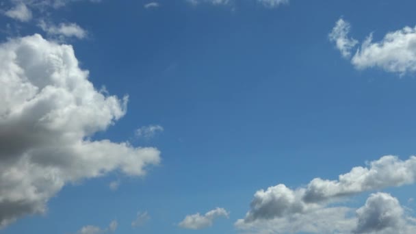 Time Lapse Stunning Cirrus Σχηματισμοί Σύννεφο Ένα Βαθύ Μπλε Καλοκαιρινό — Αρχείο Βίντεο