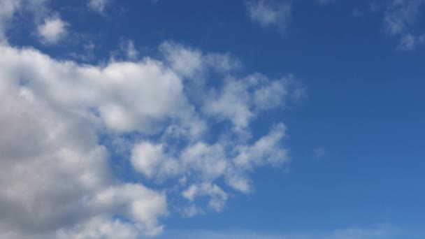 Lapso Tiempo Impresionantes Formaciones Nubes Cirros Cielo Azul Profundo Verano — Vídeos de Stock