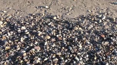 Laboe Almanya 'daki Dünya Savaşı Anıtı' nın Baltık Denizi 'nden geçen kargo gemileri.