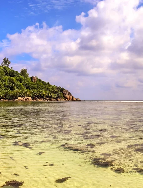 Cennet Adaları Seyşeller Güneşli Plaj Manzarası — Stok fotoğraf