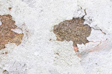 Beyaz, yaşlanmış beton duvarları, çatlaklar ve yapılandırılmış detaylarla kapat