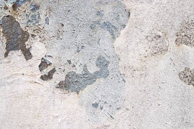 Beyaz, yaşlanmış beton duvarları, çatlaklar ve yapılandırılmış detaylarla kapat