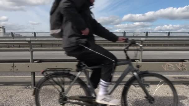 Mover Tráfico Con Coches Furgonetas Gran Puente Del Canal Kiel — Vídeos de Stock