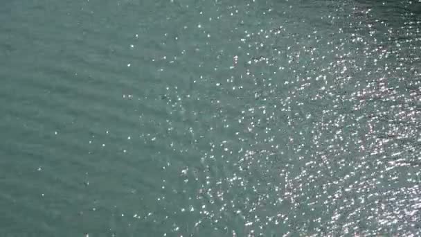 基尔运河水面上的高角景观 波纹反射太阳光 — 图库视频影像