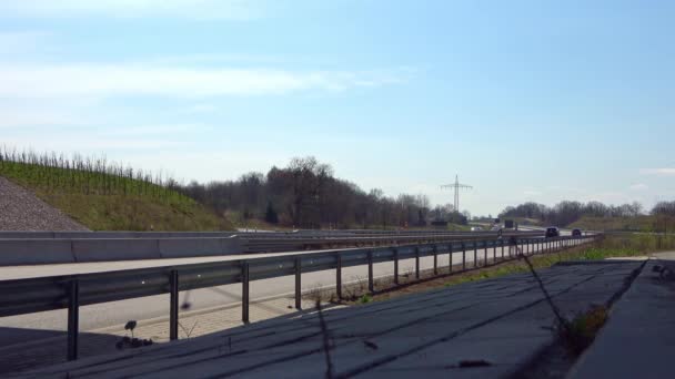 看着在德国公路上开车的汽车 — 图库视频影像