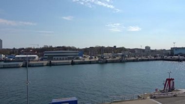 Almanya 'da Kiel Limanı' nda. Schwedenkai 'deki İsveç feribotuna yükleniyor.
