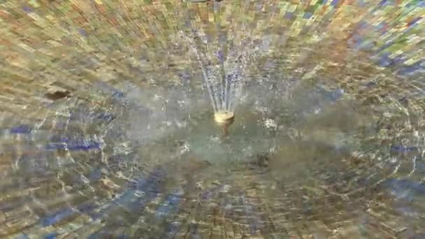 ドイツの噴水に太陽光を反射する浮遊水 — ストック動画
