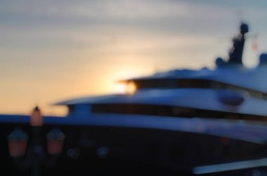 İtalya 'da Venedik' te büyük bir yat. Bulanık odak arkaplanı. Bokeh ve ışık ile soyut kavram.