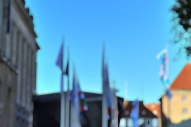 Bulanık odak arkaplanı. Festivalde insanlarla birlikte Almanya 'da Kiels haftası. Bokeh ve ışık ile soyut kavram.