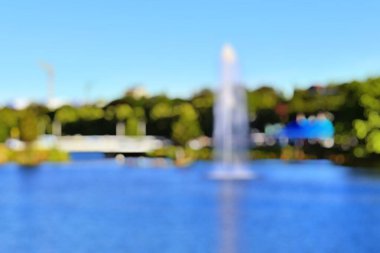 Bulanık odak arkaplanı. Festivalde insanlarla birlikte Almanya 'da Kiels haftası. Bokeh ve ışık ile soyut kavram.