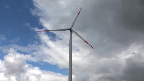 风车中替代能源风车的春景 — 图库视频影像