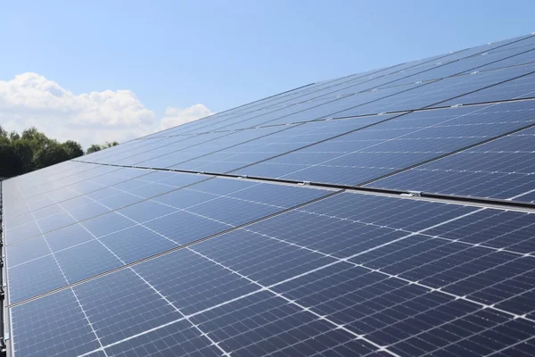 Производство Чистой Энергии Помощью Солнечных Модулей Большом Парке Севере Европы — стоковое фото