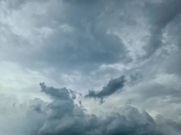 雷雨前的乌云形成 — 图库照片