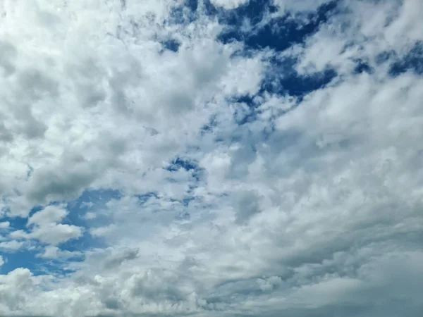 Мбаппе Вид Яркие Пейзажи Вспышками Облаками Голубом Небе — стоковое фото